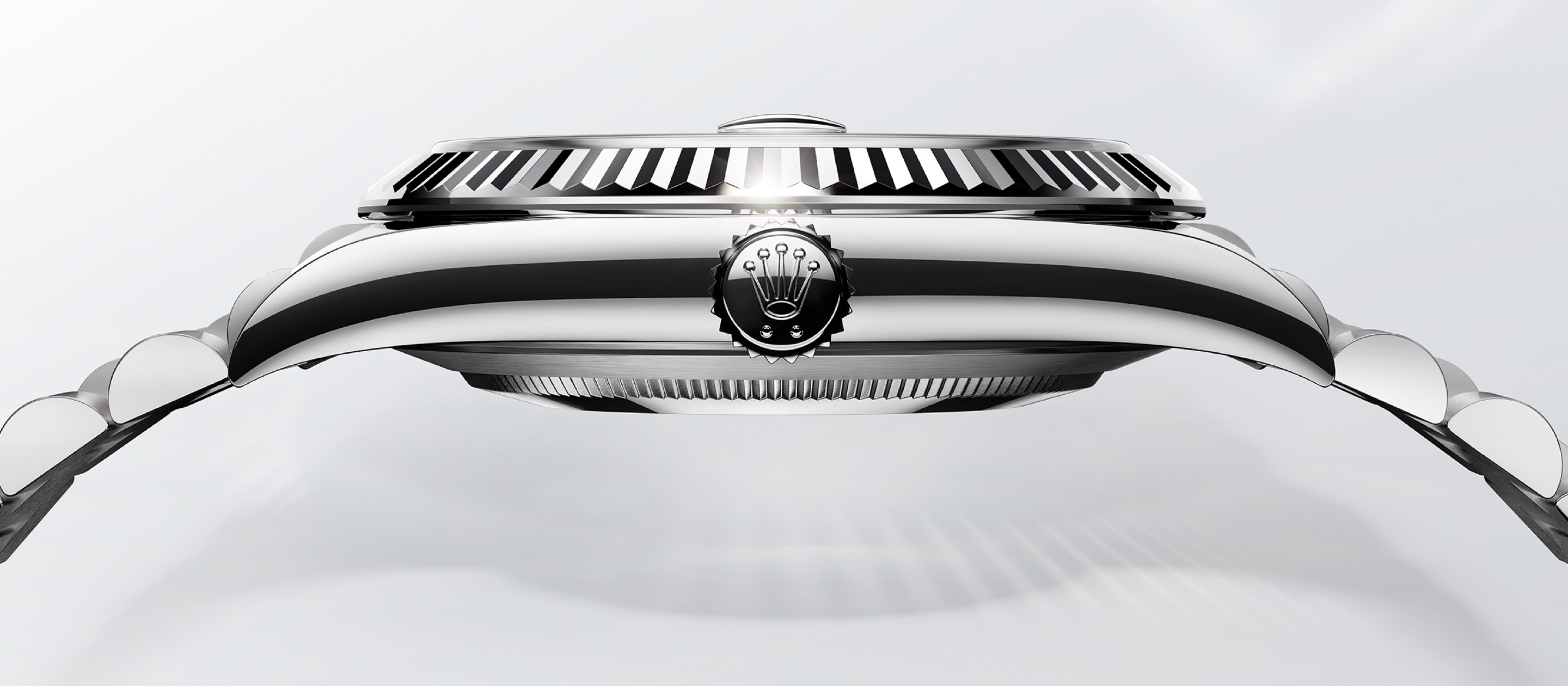 Seitenansicht eines Rolex Oyster-Gehäuses mit Aufzugskrone und geriffelter Lünette.