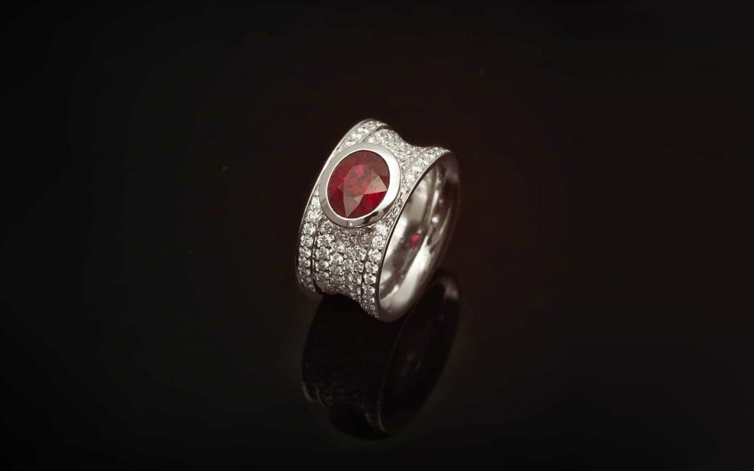 Ring aus der Goldschmiede Hofacker Collection Edition mit Rubin und Diamantpavé